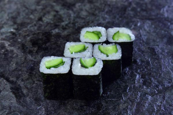 Ролл с огурцом 